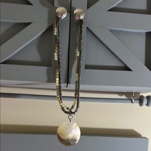 Elegant Shell Pendant Necklace